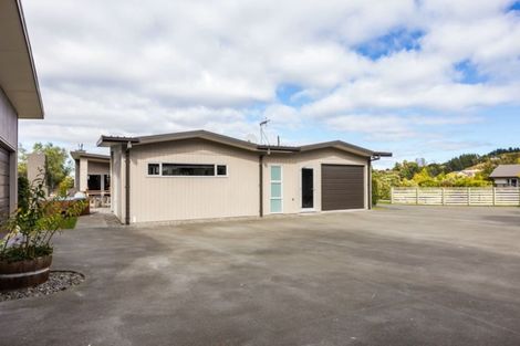 Photo of property in 27 Loch Views Road, Acacia Bay, Taupo, 3385