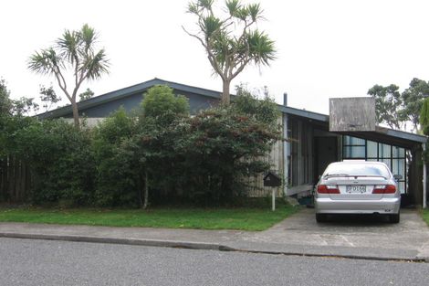Photo of property in 63 Chapman Street, Newlands, Wellington, 6037