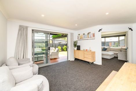 Photo of property in 5 Stratford Court, Fitzherbert, Palmerston North, 4410