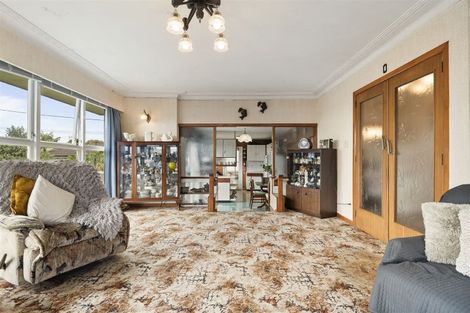 Photo of property in 84 Royal View Road, Te Atatu South, Auckland, 0610