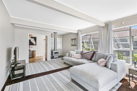 Photo of property in 28 Weldene Avenue, Glenfield, Auckland, 0629