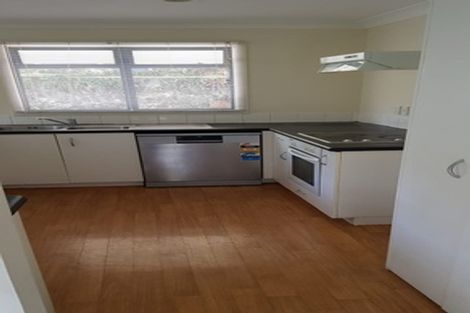 Photo of property in 152a Newlands Road, Newlands, Wellington, 6037