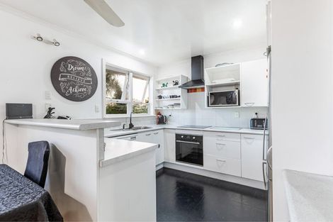 Photo of property in 77 Royal Road, Massey, Auckland, 0614