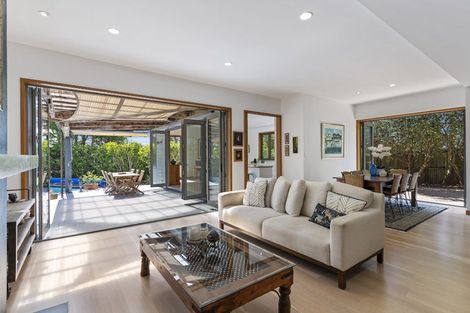 Photo of property in 98 Aberdeen Road, Campbells Bay, Auckland, 0620