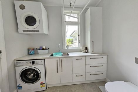 Photo of property in 8 Newcombe Crescent, Karori, Wellington, 6012