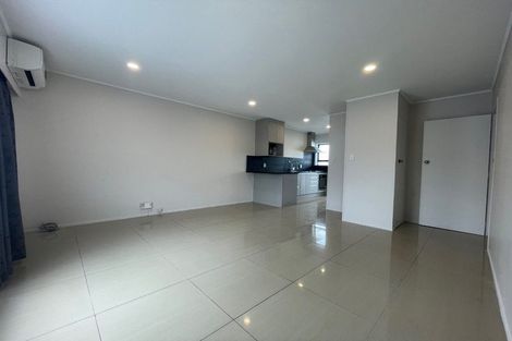 Photo of property in 2/9 Norman Spencer Drive, Papatoetoe, Auckland, 2104