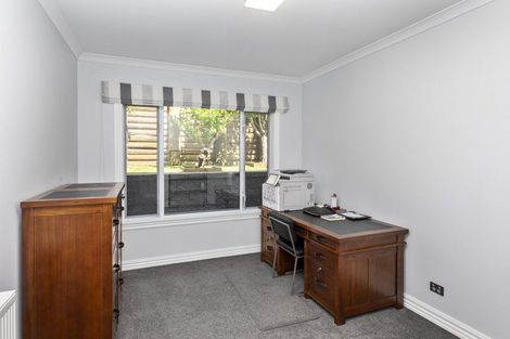 Photo of property in 6 Rushden Rise, Westmorland, Christchurch, 8025