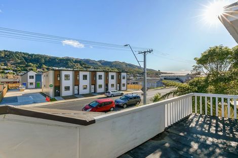 Photo of property in 40 Hinau Street, Tawa, Wellington, 5028