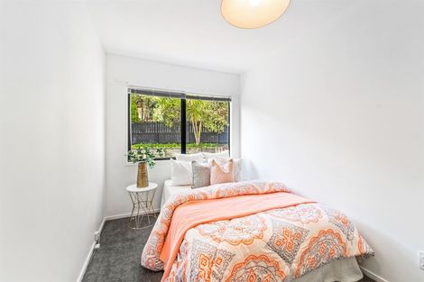 Photo of property in 10 Penguin Drive, Murrays Bay, Auckland, 0630