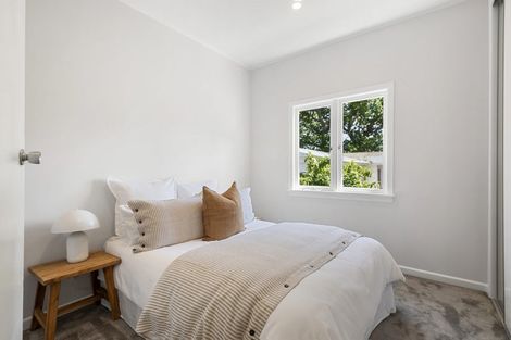 Photo of property in 2/180 Lake Road, Northcote, Auckland, 0627