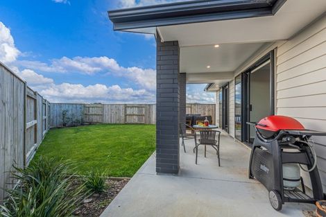 Photo of property in 90 Johnstone Drive, Fitzherbert, Palmerston North, 4410