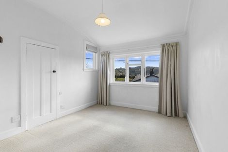 Photo of property in 33 Firth Terrace, Karori, Wellington, 6012