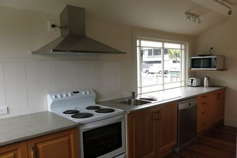 Photo of property in 5 Gilbert Street, New Plymouth, 4310