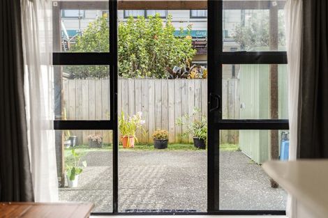 Photo of property in 5/17 Harbour View Road, Te Atatu Peninsula, Auckland, 0610
