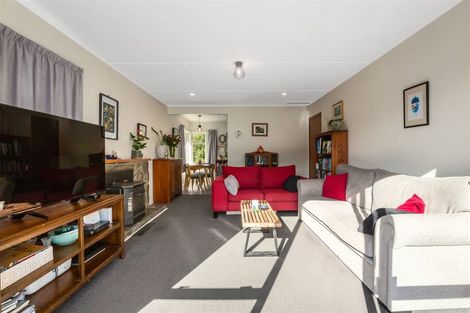 Photo of property in 27 Gardiner Grove, Wainuiomata, Lower Hutt, 5014
