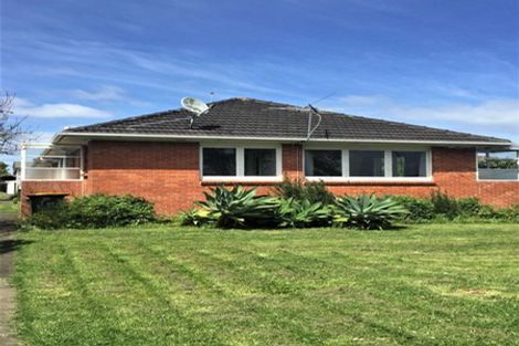 Photo of property in 136 Onewa Road, Northcote, Auckland, 0627