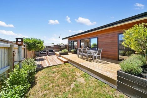 Photo of property in 52 Harbour Crest Drive, Waiuku, 2123