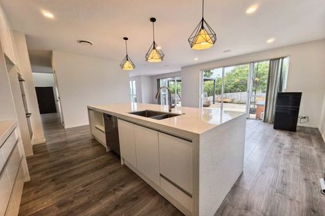 Photo of property in 8b Albany Highway, Greenhithe, Auckland, 0632