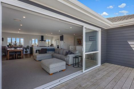 Photo of property in 30 Grumman Lane, Newlands, Wellington, 6037