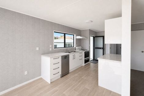 Photo of property in 46 Aquarius Drive, Kawaha Point, Rotorua, 3010