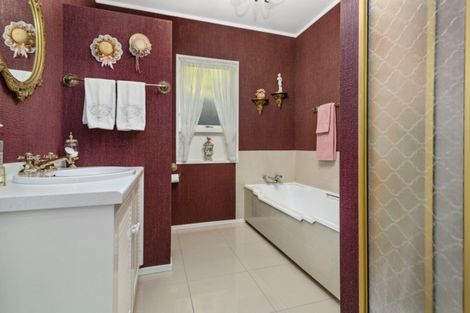 Photo of property in 2 Golf Road, Heretaunga, Upper Hutt, 5018