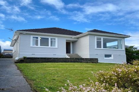 Photo of property in 108 Nevay Road, Karaka Bays, Wellington, 6022