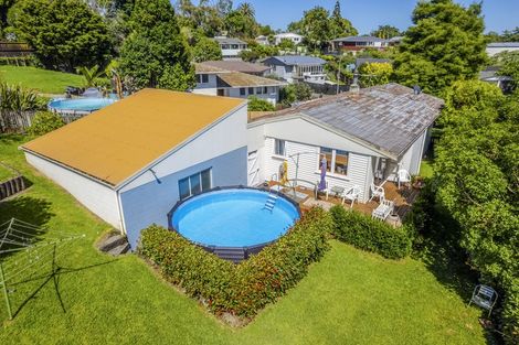 Photo of property in 8 Miro Place, Waiuku, 2123