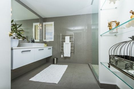 Photo of property in 2b/6 The Promenade, Takapuna, Auckland, 0622