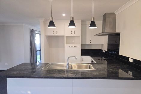 Photo of property in 61 Bert Wall Drive, Omokoroa, 3114