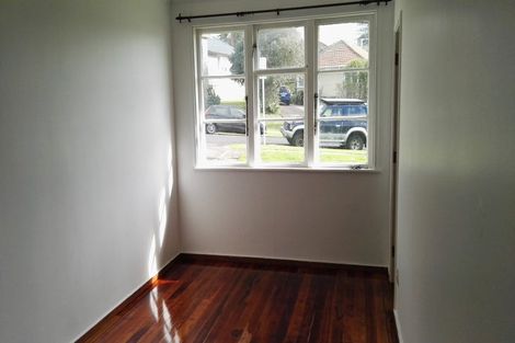 Photo of property in 3 Nutsey Avenue, Northcote, Auckland, 0627