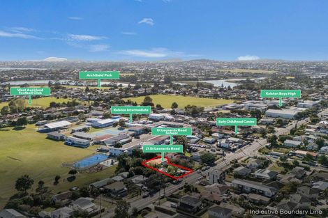 Photo of property in 21 Saint Leonards Road, Kelston, Auckland, 0602