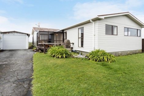 Photo of property in 136 Gloaming Hill, Titahi Bay, Porirua, 5022