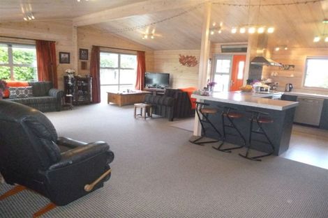 Photo of property in 211 Given Avenue, Whangamata, 3620