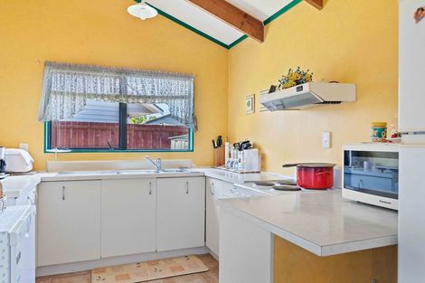 Photo of property in 2/11 Parramatta Place, Botany Downs, Auckland, 2010