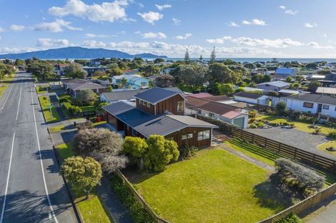 Photo of property in 26 Reeves Street, Waikanae Beach, Waikanae, 5036