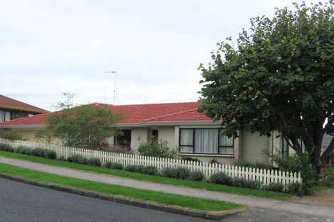 Photo of property in 39 Sunnyview Avenue, Shelly Park, Auckland, 2014