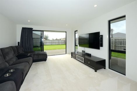 Photo of property in 6 Marble Court, Rolleston, 7614