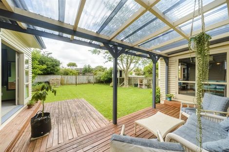 Photo of property in 11 Park Road, West End, Palmerston North, 4412