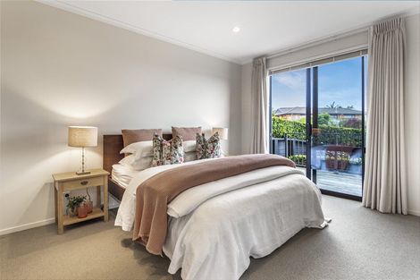 Photo of property in 2 Ashburn Close, Orewa, 0931