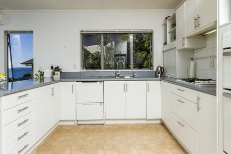 Photo of property in 18 Beechwood Road, Rothesay Bay, Auckland, 0630