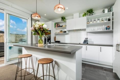 Photo of property in 5 Aporo Drive, Kumeu, 0810