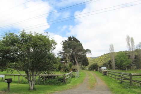 Photo of property in 108 Te Henga Road, Waitakere, Henderson, 0781