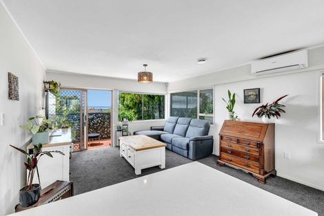 Photo of property in 1 Pleasant Road, Glen Eden, Auckland, 0602