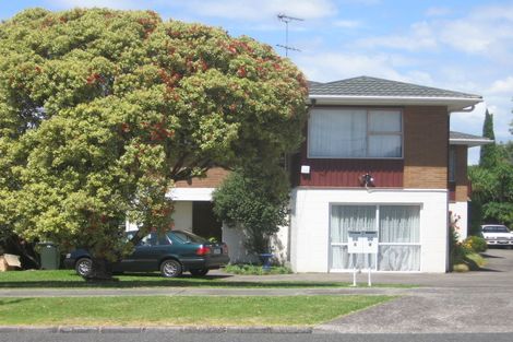 Photo of property in 1/30 Raleigh Road, Northcote, Auckland, 0627