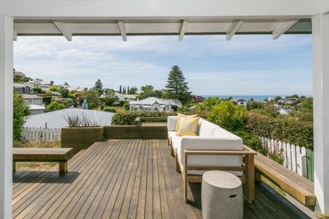 Photo of property in 4 Cobden Lane, Bluff Hill, Napier, 4110