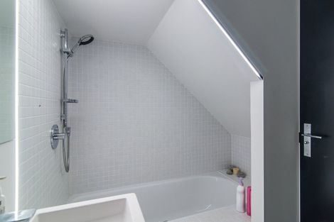 Photo of property in 64a Orangi Kaupapa Road, Northland, Wellington, 6012