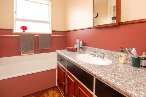 Photo of property in 27 Raglan Avenue, Cloverlea, Palmerston North, 4412