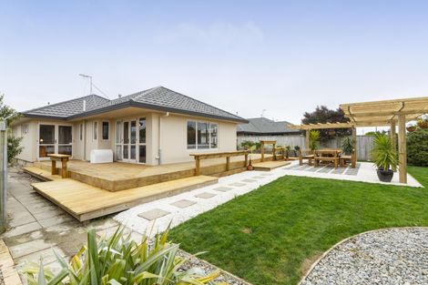 Photo of property in 9 Ron Place, Fitzherbert, Palmerston North, 4410