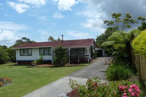 Photo of property in 27 Ray Small Drive, Papakura, 2110