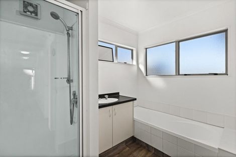 Photo of property in 2/52 Te Aute Road, Havelock North, 4130